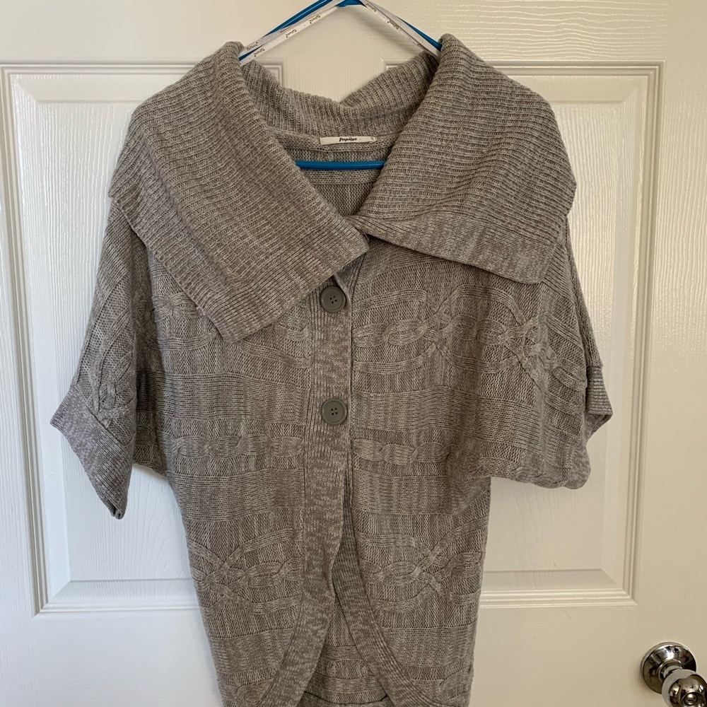 Short sleeve knitted sweater